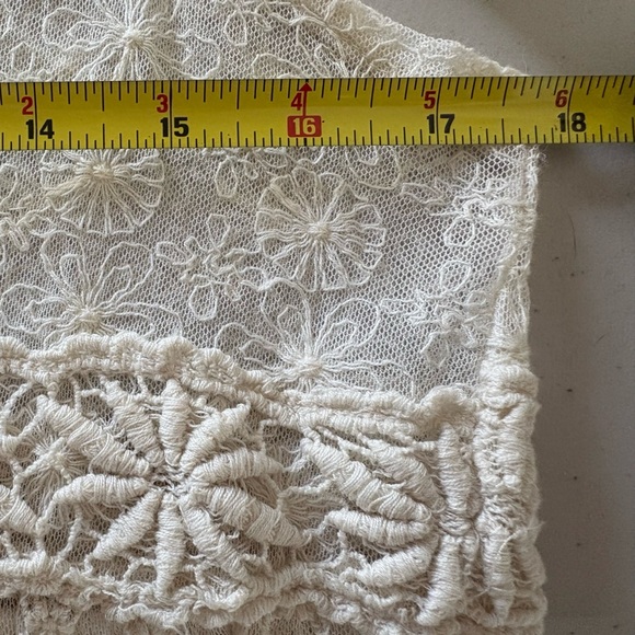 Solitaire Cream Lace Floral Top - Picture 4 of 4